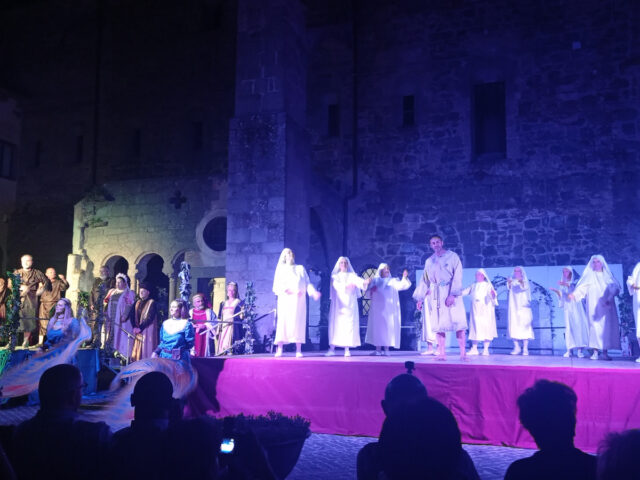 Musical Francesco. La Nuova Compagnia Teatrale Sammartinese ha messo in scena la magia
